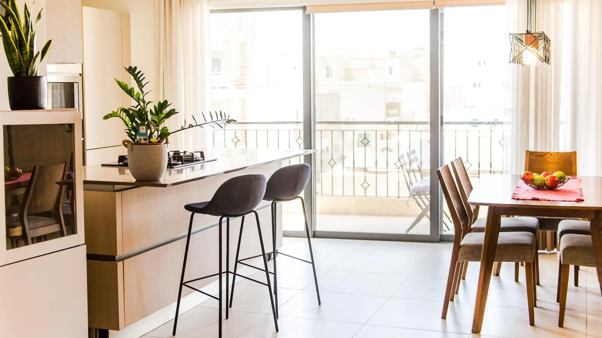 Mediterranean Abode - Spacious Apartment In Swieqi Is-Swieqi