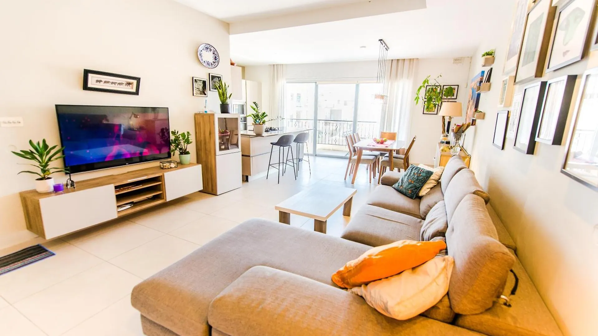 Mediterranean Abode - Spacious Apartment In Swieqi Is-Swieqi
